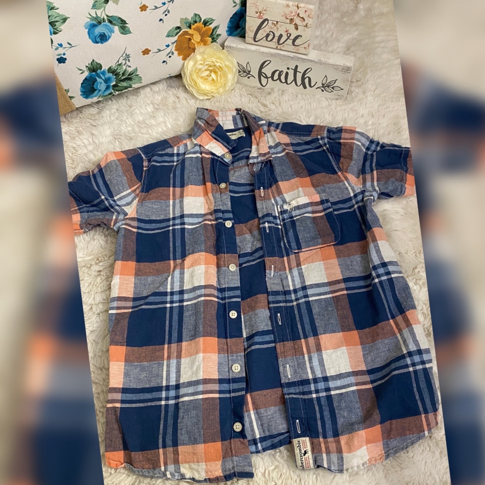 ⭐️Abercrombie & Fitch button down shirt.⭐️